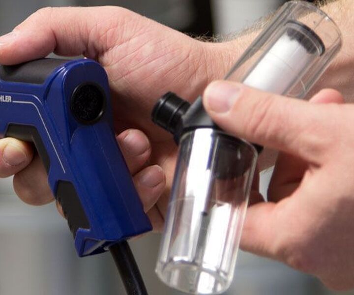 [Translate to Austria:] BHKW Adapter anbauen 